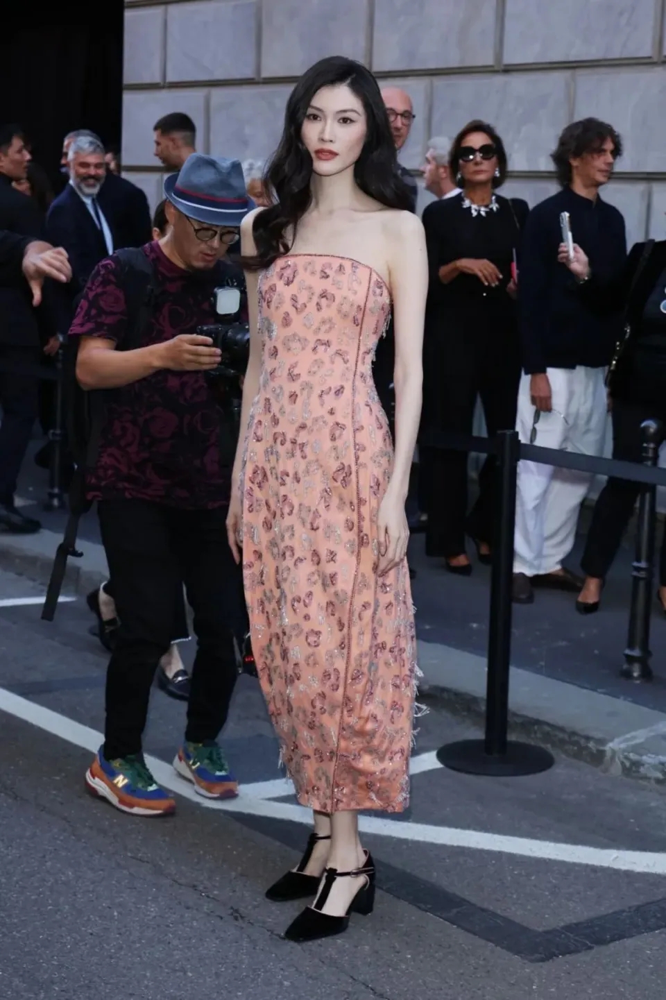 “文艺女神”姜:作为一名演员,她从小就喜欢拍照,并展示了她惊人的舞蹈天赋