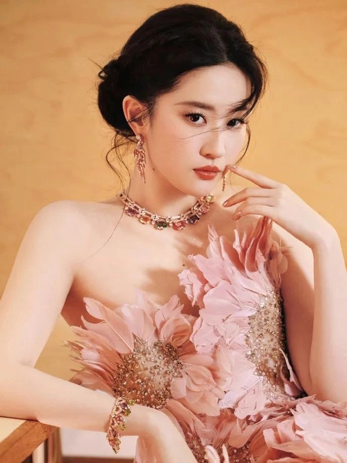 赵文瑄,一个美男子的结局,竟然是64岁无儿无女,独居乡下大别墅