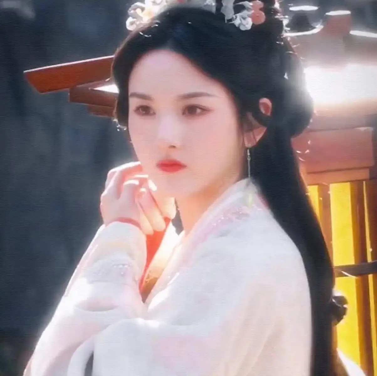 戴春荣现状:61岁依然显年轻,女儿嫁普通人生俩娃,也是知名演员