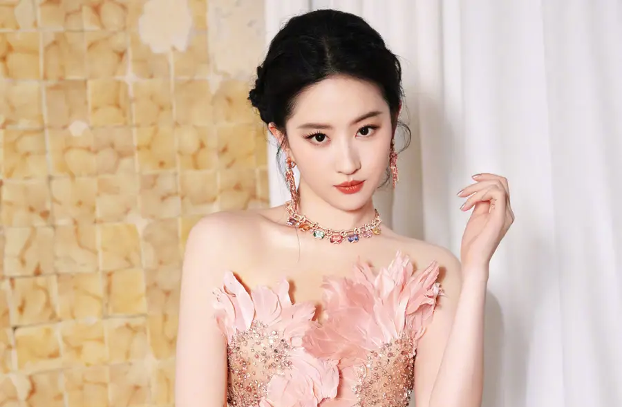 88岁谢贤合照显年轻,家庭温暖如春,却还是放不下前儿媳张柏芝