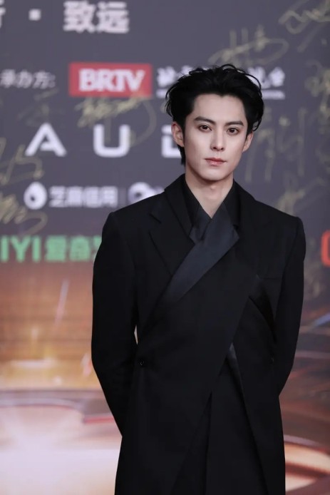 公关折叠：光鲜行业背后的生态困局与生存真相