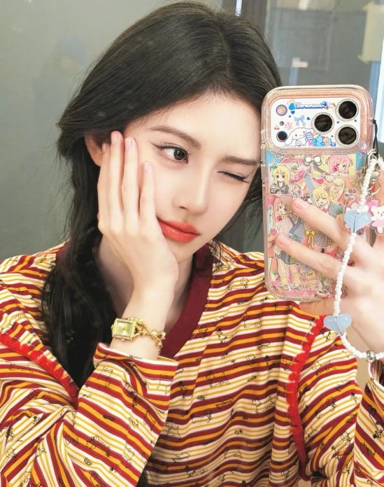 四代女团成员自然美貌出圈：被雪藏的美颜终于发光？