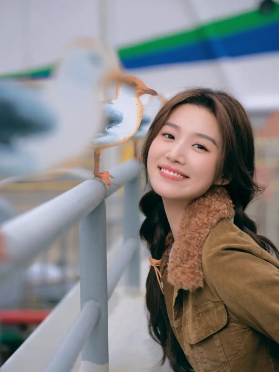 这「疯」片缘何能助中国影市“破五”？