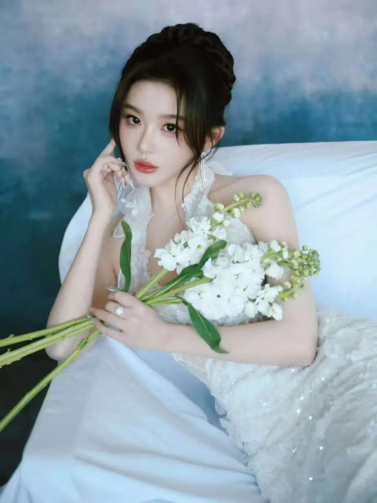 “把朋友做成丑玩偶带去景点打卡”，年轻人又对怪玩意上头了